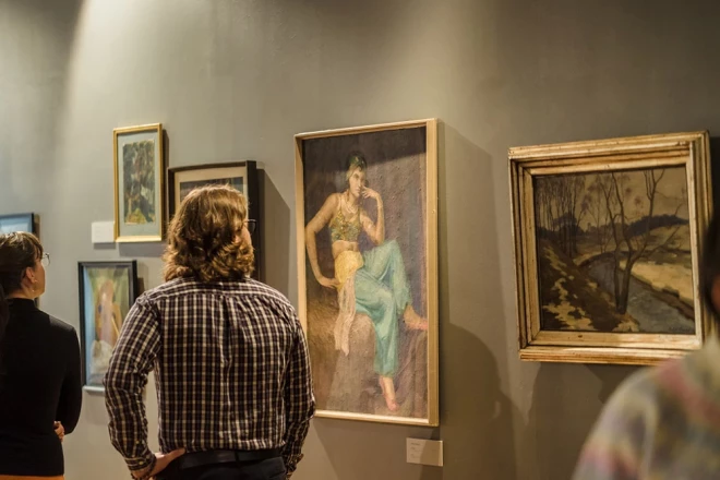 Liepājas muzeja simtgades izstādē skatāmas 45 Jāņa Sudmaļa gleznas un skices no Liepājas muzeja mākslas priekšmetu kolekcijas.