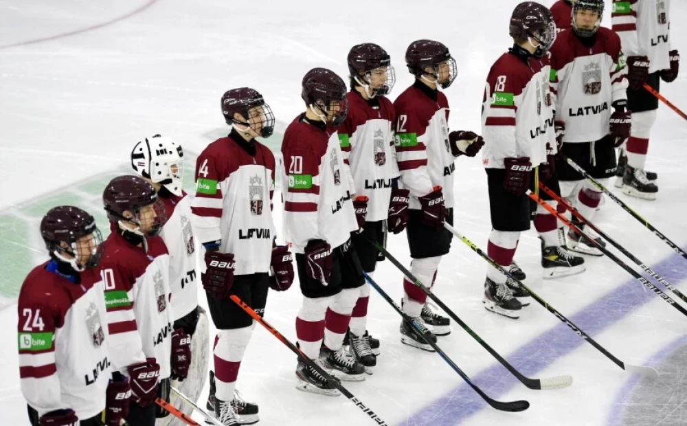 Latviske U18-hockeyspillere vinner førsteplassen i Four Nations-turneringen i Danmark