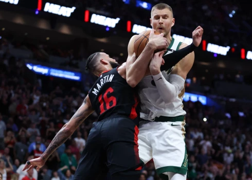 Otrais rezultatīvākais laukumā! Porziņģa 25 punkti ļauj "Celtics" salauzt Maiami "Heat" pretestību