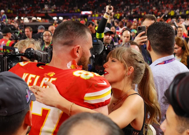 VIDEO: "Super Bowl" triumfē Kanzassitijas "Chiefs" vienība