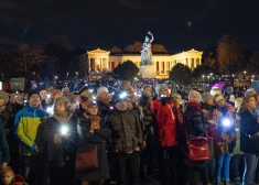 Minhenē notikuši plaši protesti pret labējo ekstrēmismu un rasismu