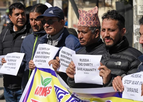 Vairāki iedzīvotāji Nepālā iesaistījušies protesta akcijās, lai aicinātu valdību pārvest mājās savus tuviniekus, un aizliegtu tiem dienēt Krievijas frontē.