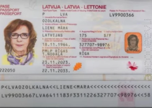 VIDEO: šādi izskatās jaunā parauga pases, ko sāk izsniegt no šodienas