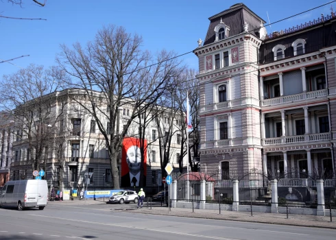 Ārlietu ministrija izsauc "uz paklāja" Krievijas vēstniecības pagaidu pilnvaroto lietvedi sakarā ar Latvijas politiķu izsludināšanu meklēšanā