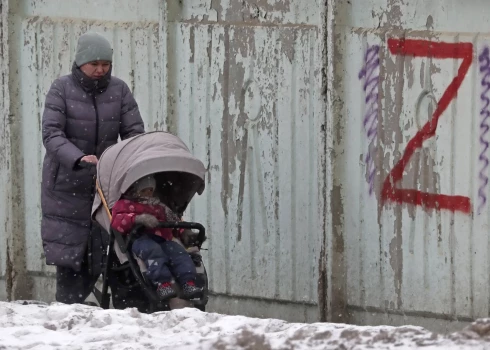 Par spīti Putina un viņa sulaiņu fanfarām un visur uzķēzītajiem mūsdienu krievu kāškrusta analogiem, Ukrainas "atbrīvošanas" zibenskarš ievilcies jau trešo gadu