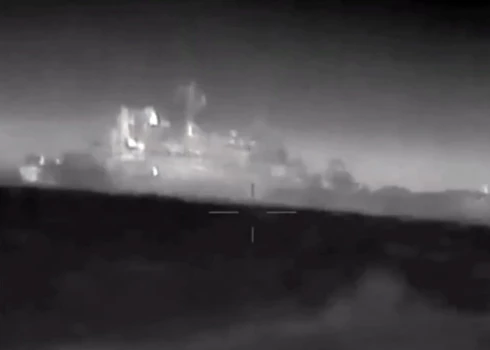 VIDEO: tā ukraiņi nogremdēja vienu no jaunākajiem okupantu desantkuģiem "Cezar Kuņikov"