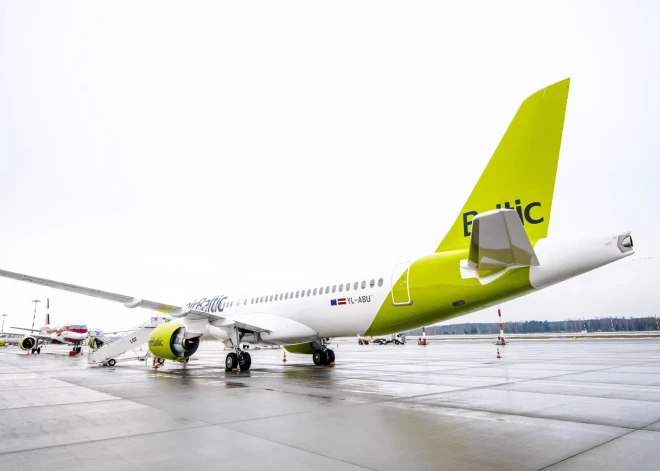 Jaunā "airBaltic" lidmašīna.