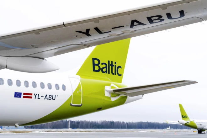 Jaunā "airBaltic" lidmašīna.