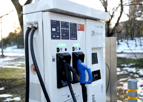 В Риге возле многоквартирных домов могут появиться зарядки для электромобилей