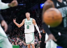 Porziņģa 15 punkti sekmē "Celtics" sesto uzvaru pēc kārtas; Bertāns iemet trīnīti "Hornets" panākumā