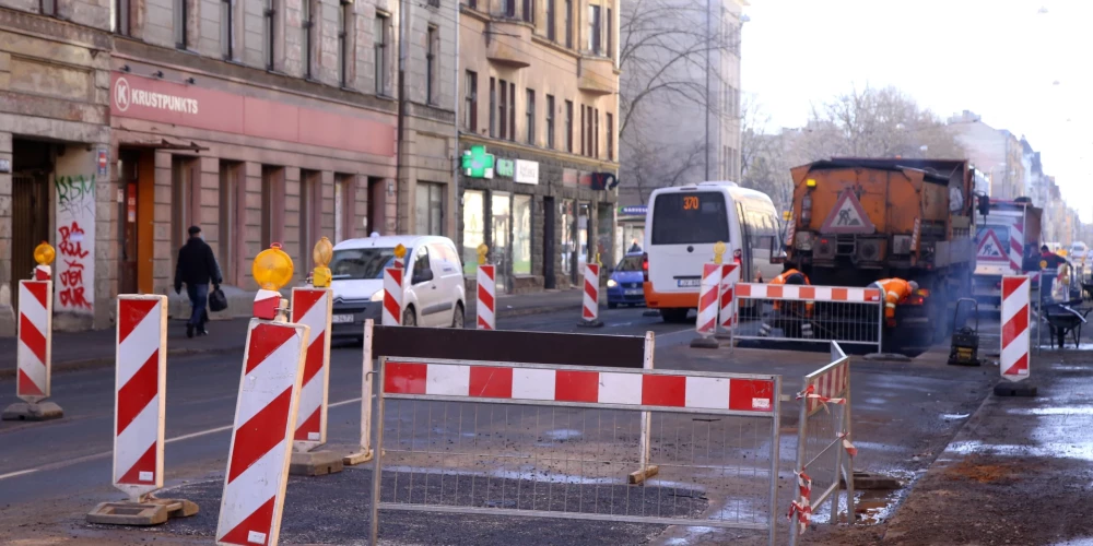 Rīgā bīstamās bedres likvidētas vairāk nekā 22 tūkstošu kvadrātmetru platībā