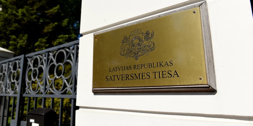 Lai saņemtu jaunas uzturēšanās atļaujas, Krievijas pilsoņiem ir jāprot latviešu valoda, atzīst Satversmes tiesa