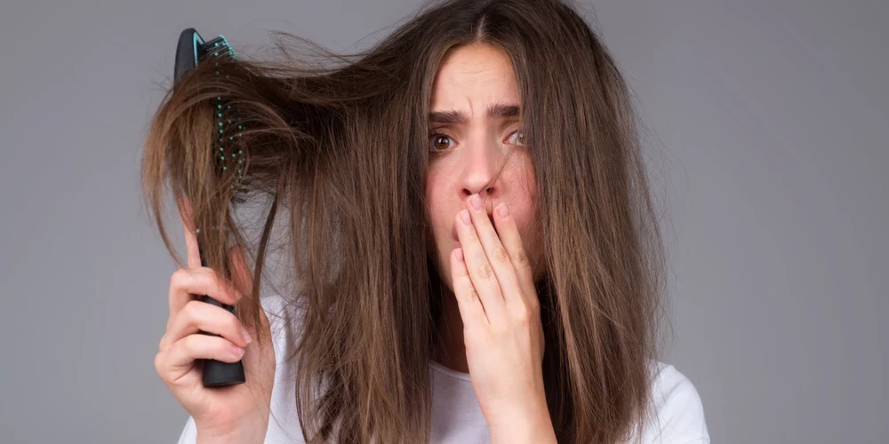 Kā rīkoties, ja ļoti izkrīt mati? Un triki, kas palīdzēs vizuāli nomaskēt šo trūkumu