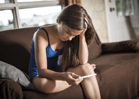 Рожают и делают аборты уже в 13-14 лет! Данные о сексуальном здоровье латвийских подростков шокируют