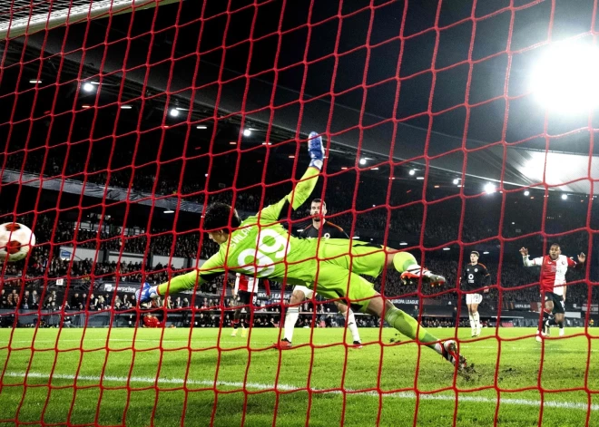 "AS Roma" nespēj uzvarēt "Feyenord; "AC Milan" sāk ar graujošu uzvaru