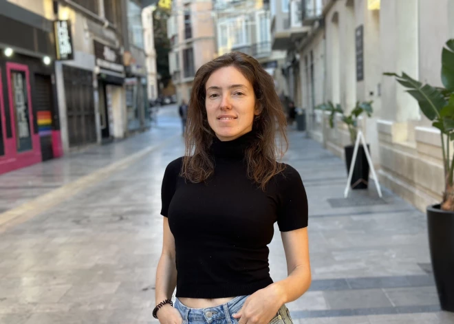 Izceļas pamatīgs konflikts starp autovadītāju un velosipēdistu pie iebrauktuves