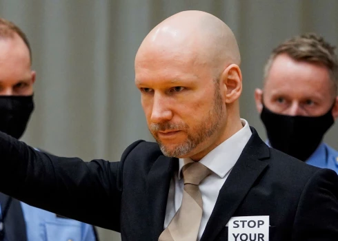 Norvēģijas tiesa atkal noraida 77 cilvēku slepkavas Bēringa-Breivīka sūdzību par "necilvēcīgajiem" ieslodzījuma apstākļiem