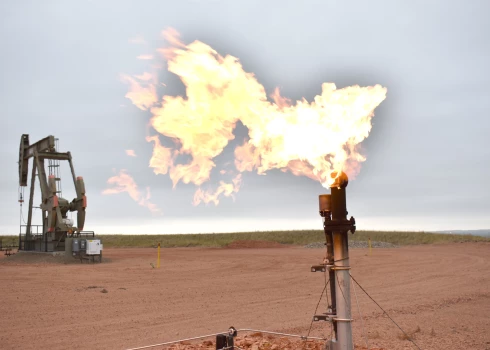 Kazahstānas gāzes ieguves speciālisti nespēja savaldīt izplūstošo gāzi un sākās ugunsgrēks. Ilustratīvs foto