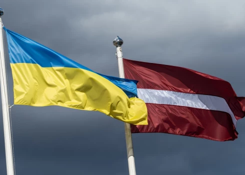 В годовщину начала войны латвийские электронные СМИ будут транслировать гимн Украины