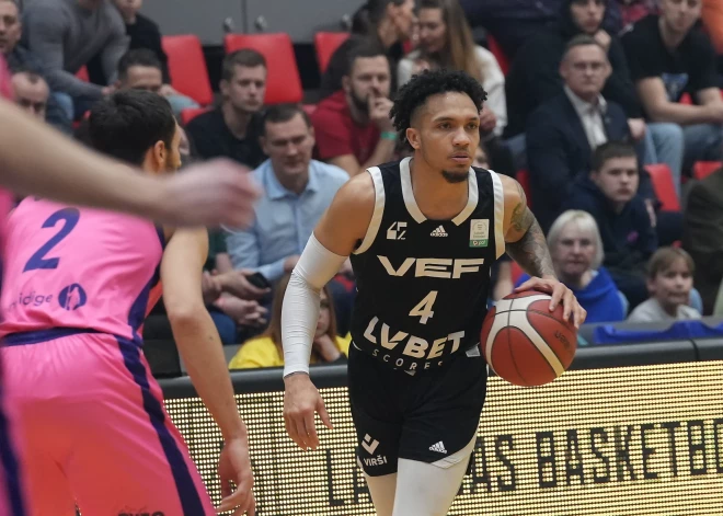 Ar graujošu uzvaru "VEF Rīga" basketbolisti trešo reizi pēc kārtas iegūst Latvijas kausu