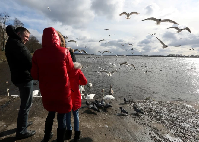 Darba nedēļas sākumā debesis atkal aizklās mākoņi