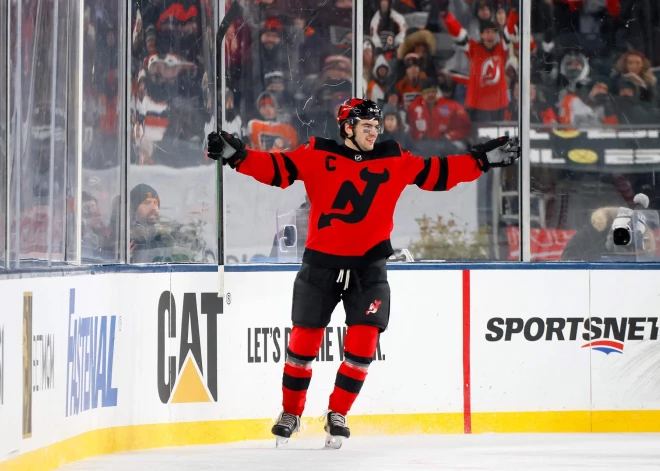 Hišīrs spīd piektajā visu laiku apmeklētākajā NHL spēlē, stadionā varbūt spēlēs arī Merzļikins