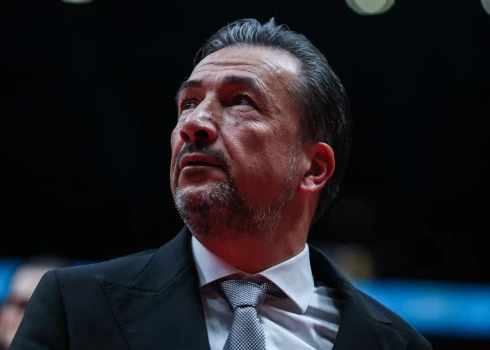 Lukas Banki vadībā Latvijas vīriešu basketbola izlase pirmo reizi vēsturē kvalificējās Pasaules kausam, kur izcīnīja piekto vietu. FIBA rangā Lavijā pirmo reizi ir astotā pasaulē. Banki priekšā vēl vairākas iespējas, kas var sākties ar vārdiem "pirmo reizi".