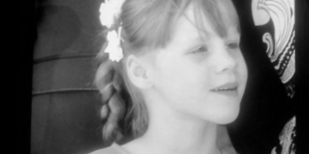Noslepkavotās septiņgadīgās Justīnes pamāte paliek apcietinājumā