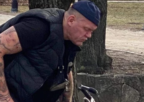 Kaspara Kambalas cīņa ar velosipēdu.