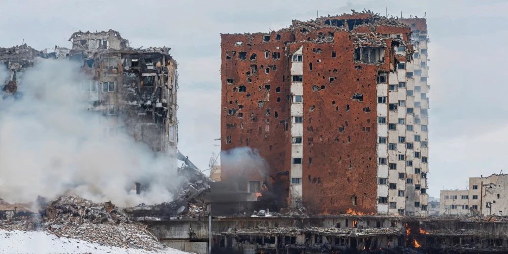 Таллин в руинах: в Эстонии появились шокирующие плакаты с разбомбленными домами и магазинами