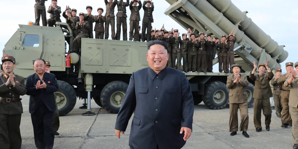 Krievijai piegādātajās Ziemeļkorejas raķetēs izmantotas Rietumu detaļas