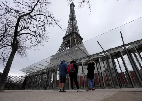 Parīzes simbols joprojām slēgts
