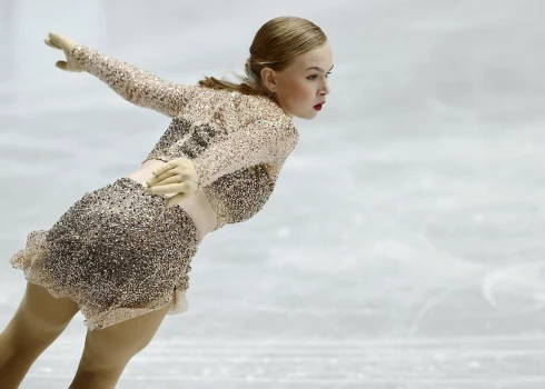 21 gadu vecā Eva Lota Kībusa ir uzskatāma par Igaunijas vadošo daiļslidotāju, kura 2020. gada Eiropas čempionātā izcīnīja septīto vietu, bet Pekinas olimpiskajās spēlēs tika pie 20. vietas.