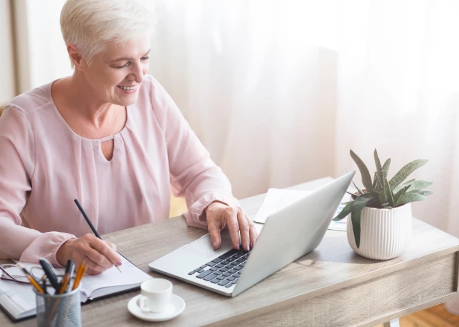 Pensionāri – autoratlīdzību saņēmēji var atgūt pārmaksāto nodokli