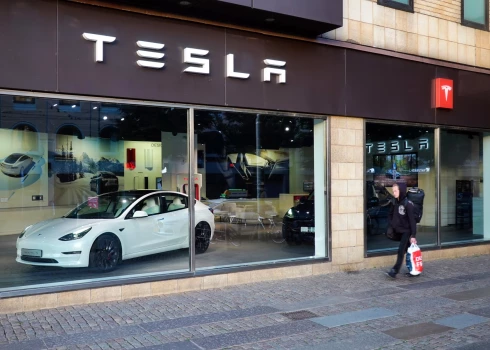 Maska nedienas Zviedrijā nebeidzas: pret "Tesla" vērstais streiks kļūst plašāks