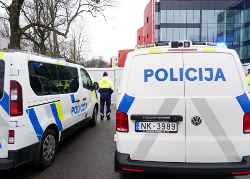 Pie Paula Stradiņa klīniskā universitātes slimnīcas (PSKUS) notiek nepabeigtā jaunā A2 korpusa pārņemšanas darbi, sakarā ar to, ka starp būvkompāniju "Velve" un PSKUS tika lauzts būvniecības līgums.