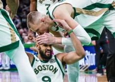 Porziņģis gūst 14 punktus "Celtics" uzvarā pār Čikāgas "Bulls"; Bertānam trīs tālmetieni