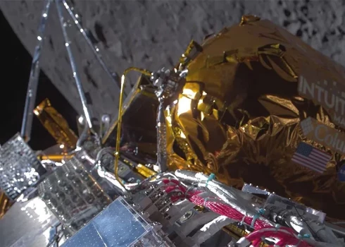 Pēc 52 gadu pārtraukuma ASV kosmosa aparāts atgriežas uz Mēness
