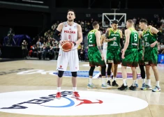 Lietuvas basketbolisti pārliecinoši apspēlē poļus; Latvijas pretinieku cīņā bez pārsteigumiem