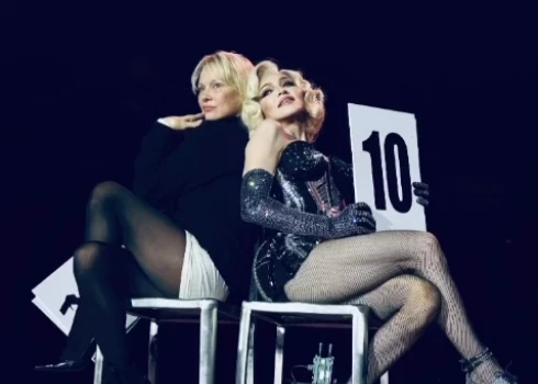 ВИДЕО: Памела Андерсон стала особым гостем на концерте Мадонны