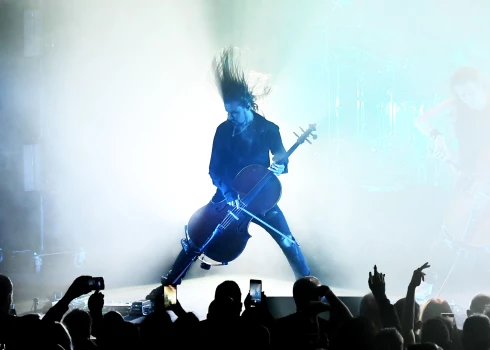 Grupa "Apocalyptica" prezentē jaunā albuma "Plays Metallica Vol. 2" singlu un koncertēs Rīgā