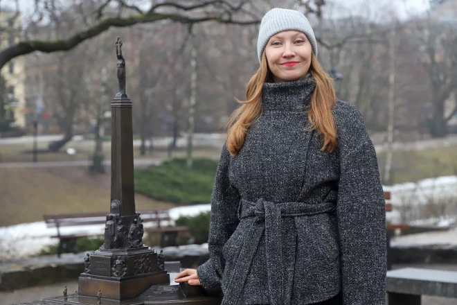 “Es noteikti neuzskatu, ka šis ir varoņdarbs,” saka Sanita Kacuba, taču ir gandarīta, ka atguva no vandaļa nolauzto obelisku. Tas ļāva taktilo pieminekli itin drīz atjaunot.