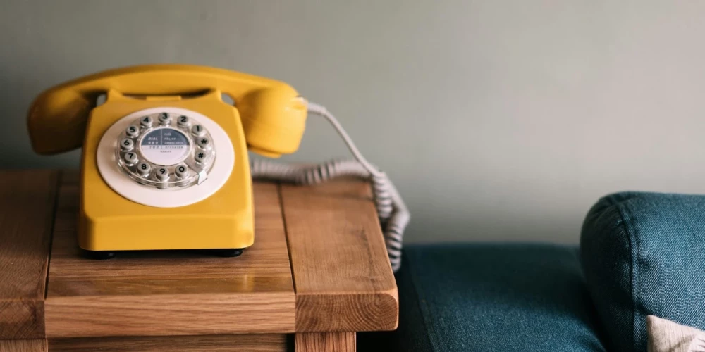 Хорошо забытое старое: миллениалы возвращают в моду стационарные телефоны