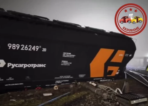 ВИДЕО: поезд с вагонами, перевозившими российское зерно, сошел с рельсов в вагонном парке Риги