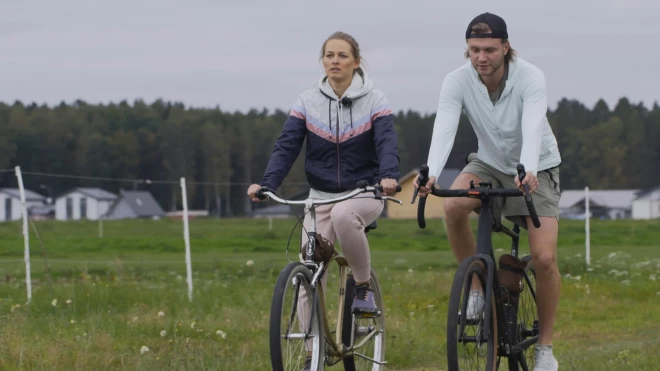 Lauras pievēršanās kāpostu audzēšanai ir viņas līgavaiņa Edgara Kravaļa iniciatīva.