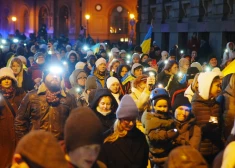 FOTO: vairāk nekā 1000 cilvēku Rīgas centrā dodas Ukrainas atbalsta gājienā