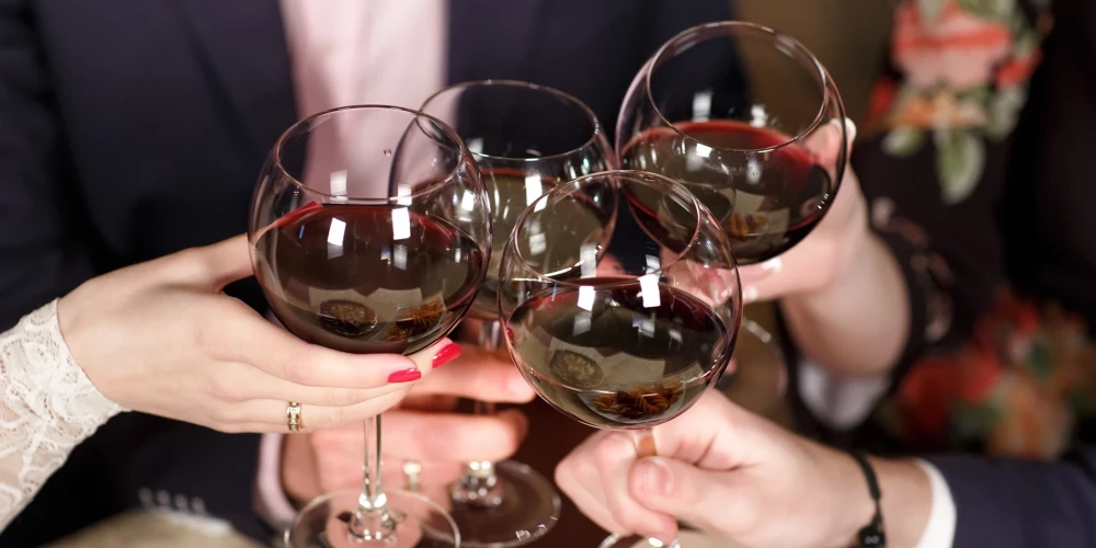 Кардиолог: польза красного вина сильно преувеличена