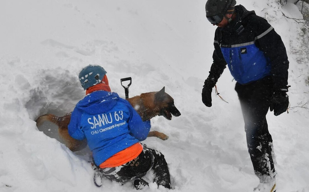 Traģēdija Francijas kalnos — lavīna paņēmusi četru slēpotāju dzīvības