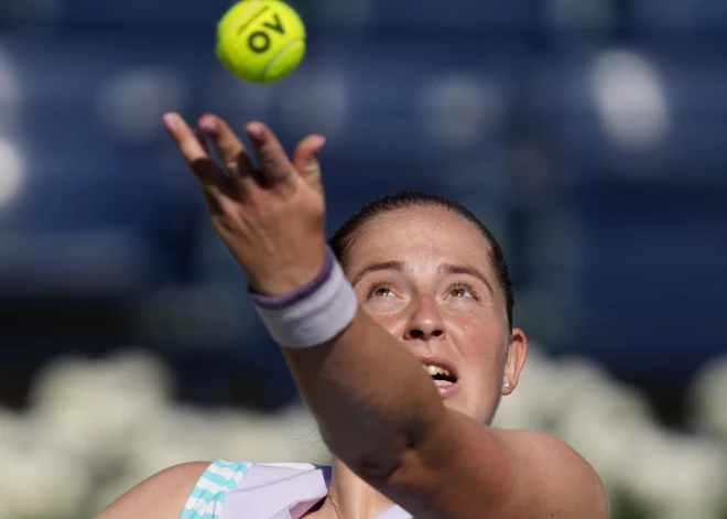 Aļona Ostapenko Dubaijas turnīrā.