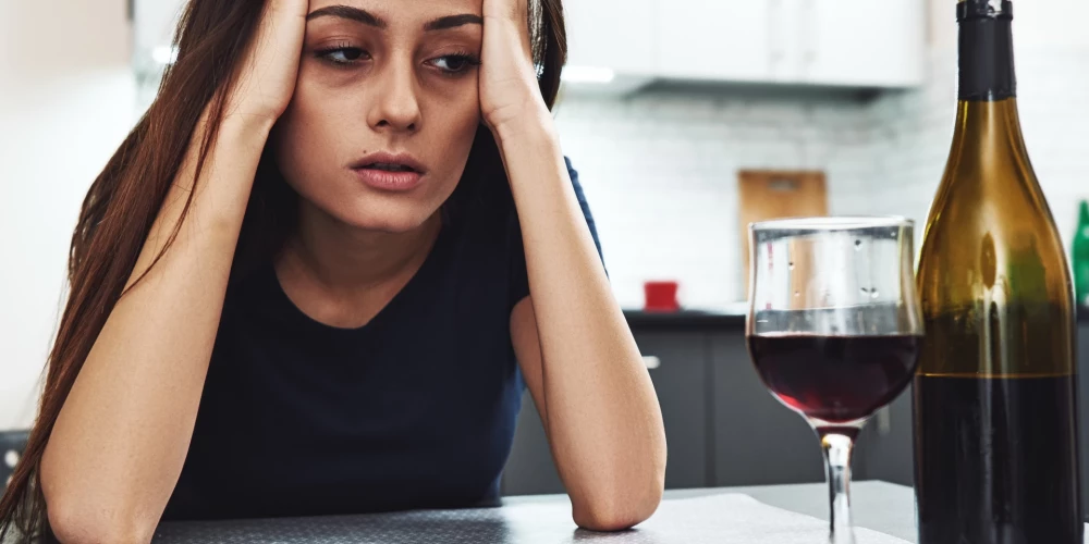 Desmit brīdinoši signāli, ka alkohols tev kļuvis par problēmu 
